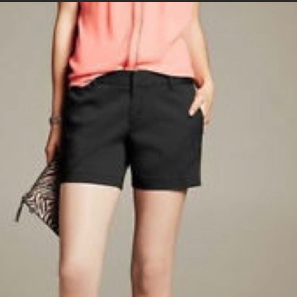Banana Republic The  Avalon Short black Sateen 5” size 8